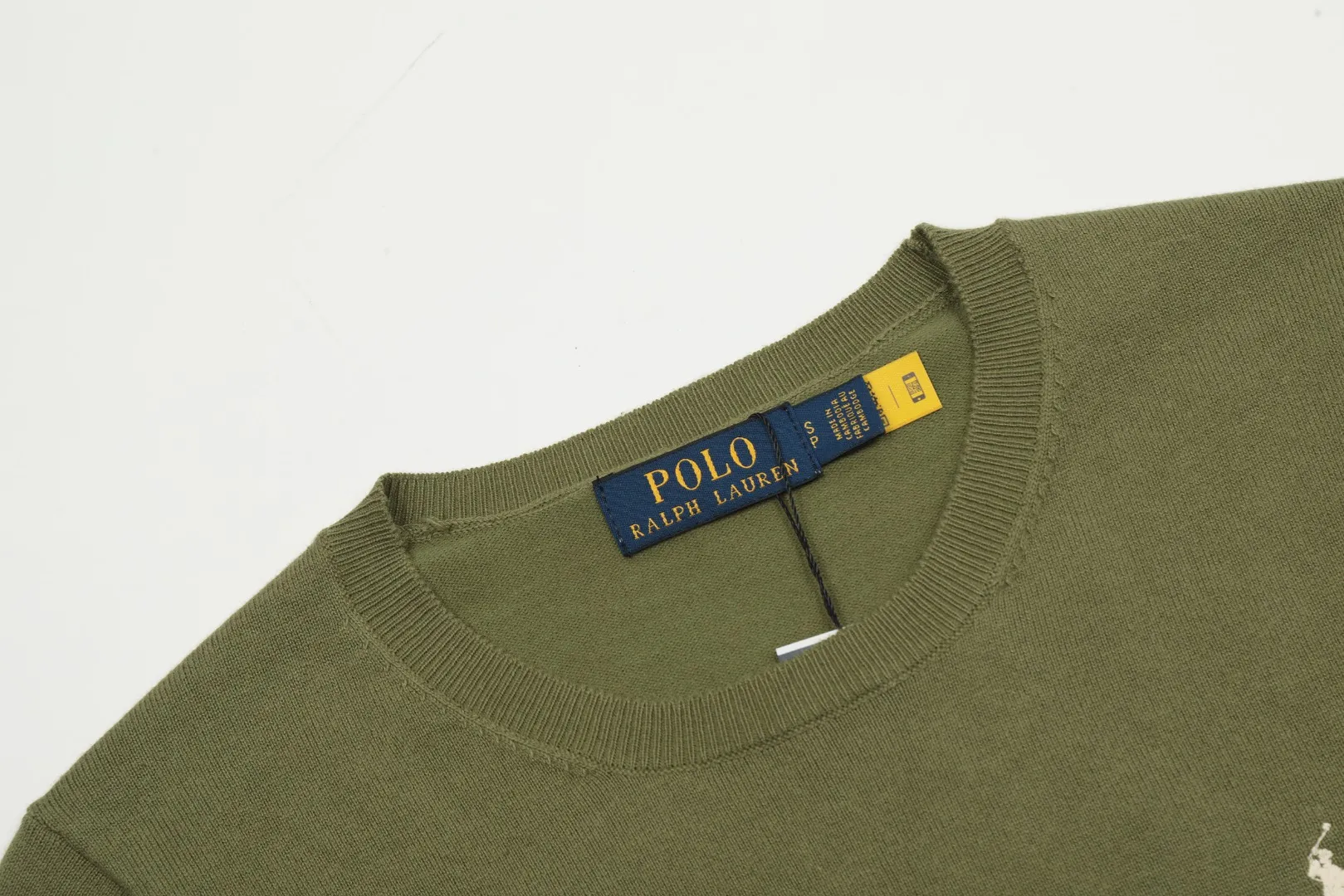 🅿️156 "Top quality" Style number: DS008# (not off the shelves all year round) [Ralph Lauren round neck solid color pony embroidered logo knitted short sleeves] ✅Ralph Lauren classic basic versatile knitted short sleeves for all seasons ✅Main supplier platform live broadcast Wholesale entity Replenish if out of stock Not off the shelf ✅ZP quality 1:1 version Scan the code to enter the GF website Counter quality ✅Detailed quality is the only one in Guangzhou Imported quality cotton yarn, focusing on high-end, cost-effective, good quality needless to say ✅The version is restored to the original version, loose, comfortable and stress-free, simple is high-end, classic is timeless ✅The upper body is simple and easy to match, a must-have for goddess ootd. Good-looking clothes are never picky. A must-have in the goddess' wardrobe. Size: S-XL Color: Army green, off-white, black, light pink, khaki, navy, light blue, mint green